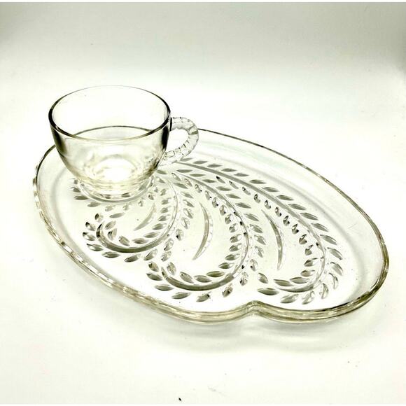Vintage Federal Glass Co. Hospitality Crystal Glass Snack Set 4 Cups & 4 Plates - Picture 1 of 9